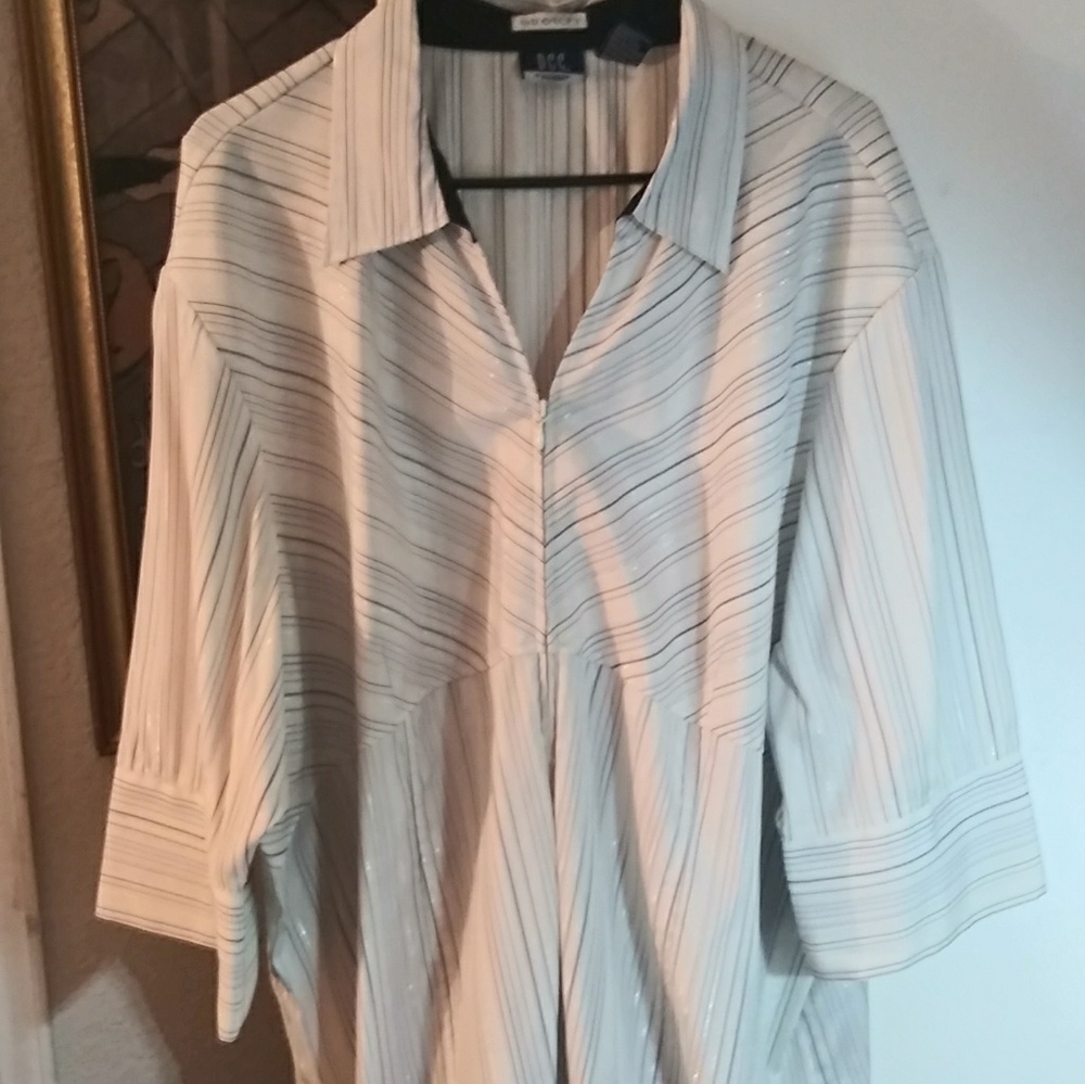 Women's front zip top
